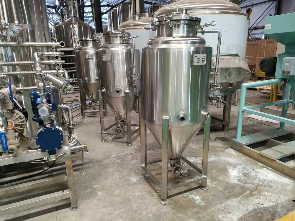 <b>200L Single wall beer ferment</b>